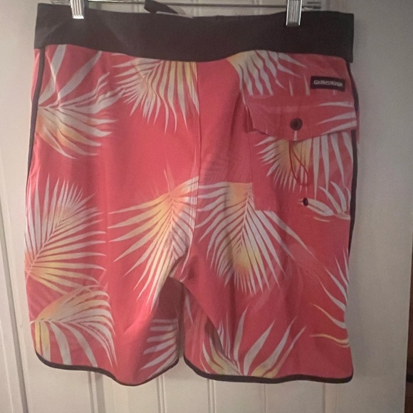 Quiksilver Surfsilk 19" Pink
 Board Shorts, size 32 - Picture 5 of 9